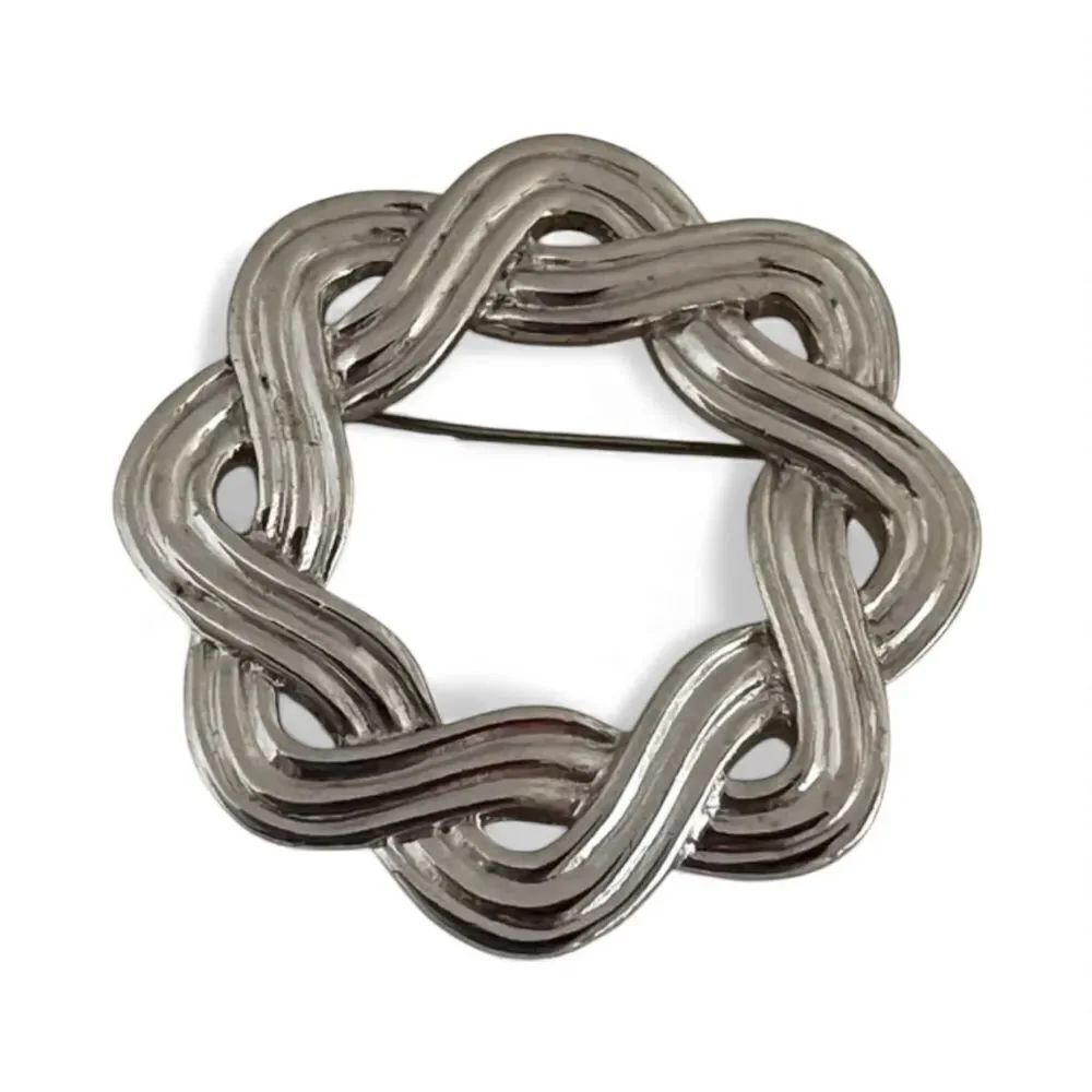 Vintage Monet Silver-Tone Twisted Ribbon Wreath Classic Round Timeless Brooch